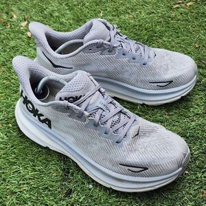 HOKA CLIFTON 9 - Mens Atheltic Shoes - SIZE 9.5D ***no insloes ***